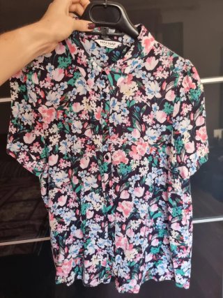 Camisa NAF NAF floral manga corta