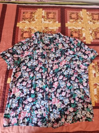 Camisa NAF NAF floral manga corta