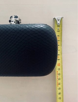 Bolso rígido calavera negro y plateado