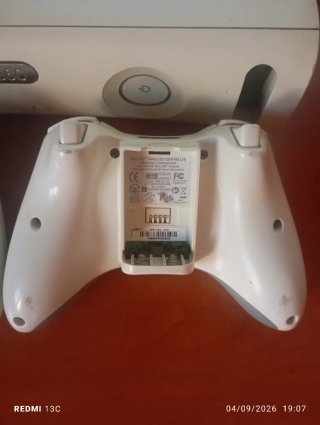 Xbox 360 Blanca + 2 Mandos (Leer descripción)