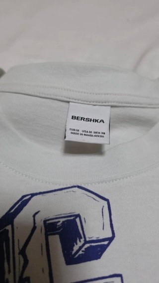 Camiseta Bershka Talla M Estampado Grafiti