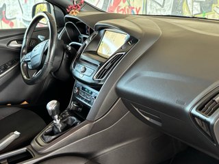 Ford Focus ST-Line blanco 120cv | Impecable