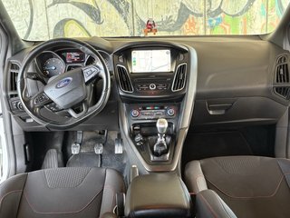 Ford Focus ST-Line blanco 120cv | Impecable