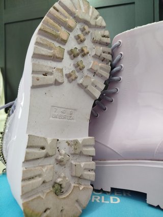 Botas de agua lilas con flores