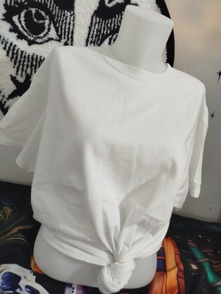 Camiseta estilo witch morada y blanca