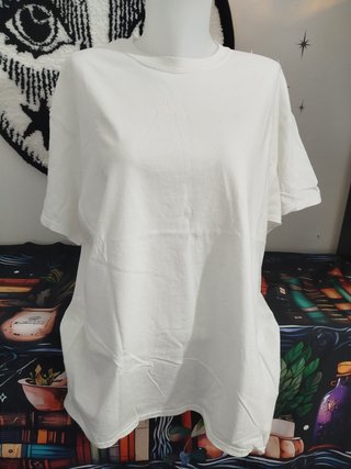 Camiseta estilo witch morada y blanca
