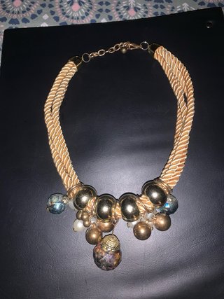 Collar gargantilla cuerda dorada adornos