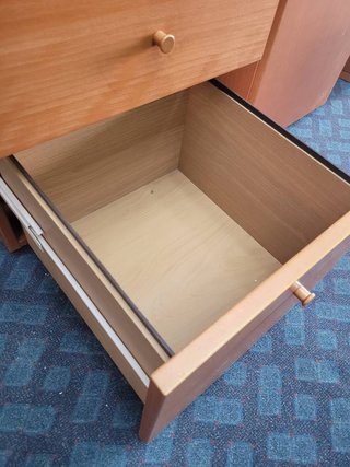 CAJONERA O MESITA CON CAJONES