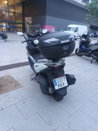 SYM Max Scooter 300 con 7400 km