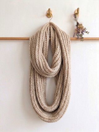 Bufanda de punto beige