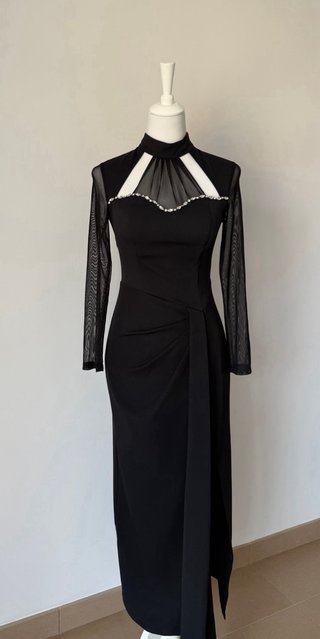 Vestido largo negro pedrería
