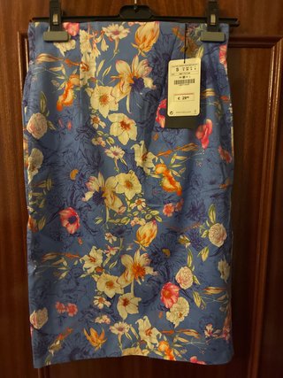Falda Zara flores talla S