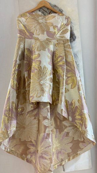 Vestido de fiesta dorado y rosa