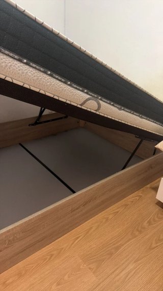 Letto matrimoniale a cassettiera nuovo con materasso usato