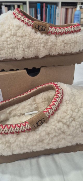 Botas UGG Beige/Rojo Talla 38 Nuevas
