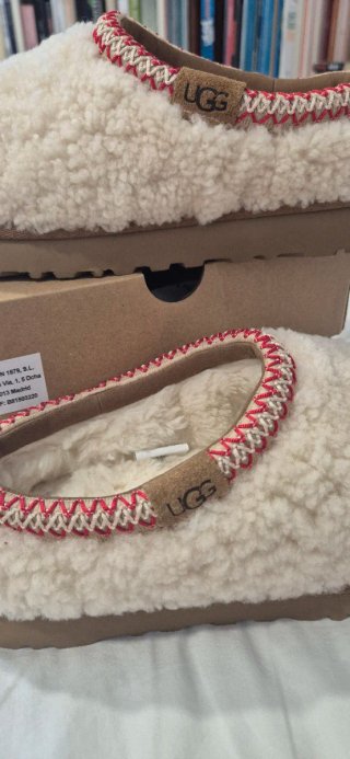 Botas UGG Beige/Rojo Talla 38 Nuevas