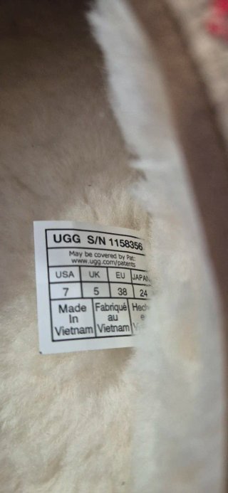 Botas UGG Beige/Rojo Talla 38 Nuevas