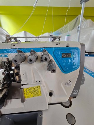 Máquina  Overlock y Repulgo Jack