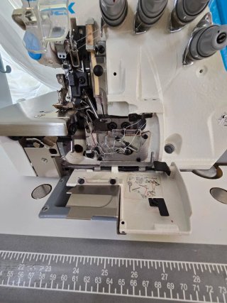 Máquina  Overlock y Repulgo Jack