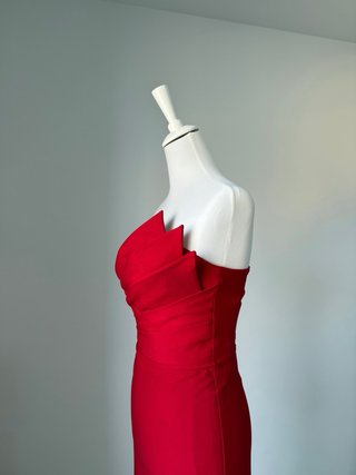 Vestido rojo midi escote drapeado
