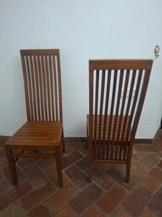 Juego 2 Sillas Madera Barnizada