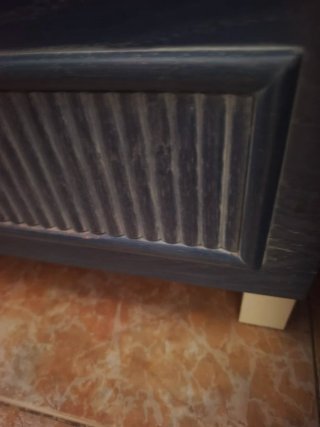 Cómoda azul de madera