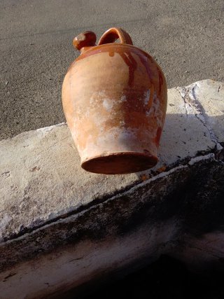 Botijo antiguo de barro