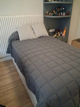 Edredón gris cama 90 cm mas 2 cojines reversibles