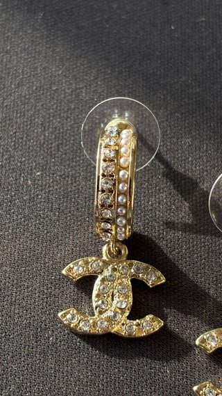 Pendientes Chanel CC Dorados con Cristales