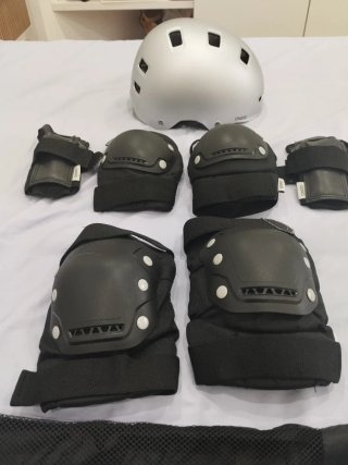 Patines en línea Oxelo MF500, protecciones y casco