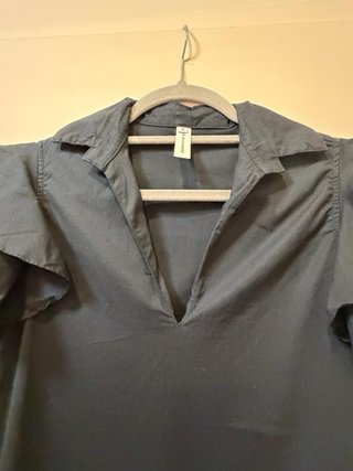 Vestido negro con volantes