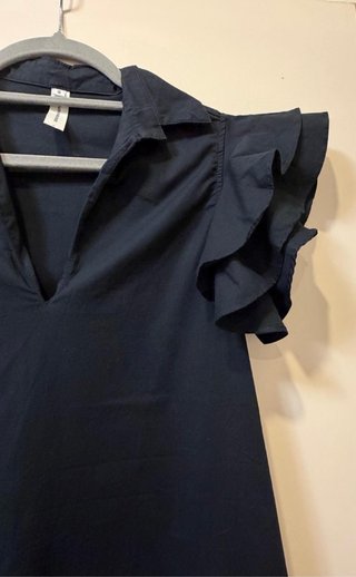 Vestido negro con volantes