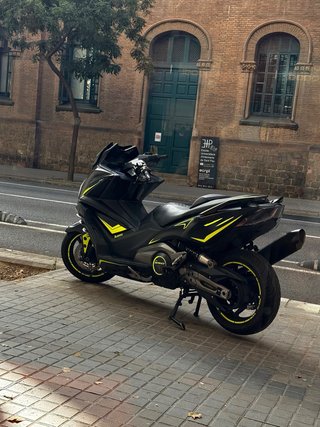 Moto Kymco AK 550 Como nueva, muy mimada y cuidada