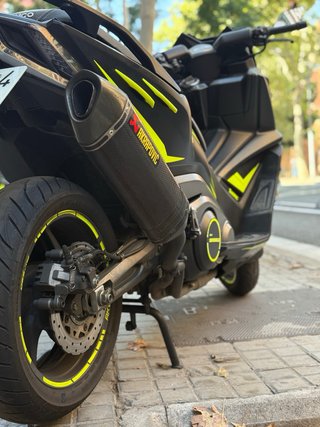 Moto Kymco AK 550 Como nueva, muy mimada y cuidada