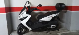 Rieju City line 300I Maxi Scooter Blanco / Negro.
