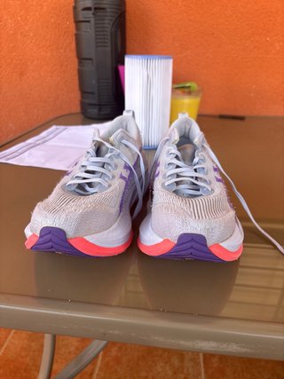 Zapatillas running ASICS 300 km .Modelo Superblast