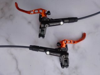 Frenos Saint  con manetas oak mecanizadas