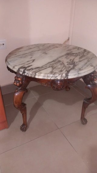 Mesa antigua madera tallada mármol león