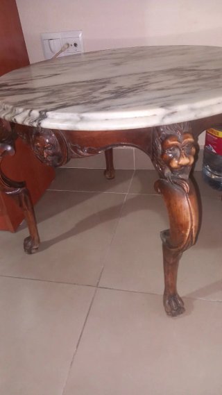 Mesa antigua madera tallada mármol león