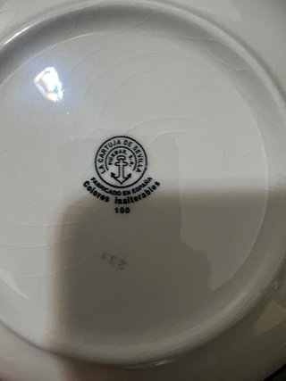 Tazas de consomé La Cartuja con plato