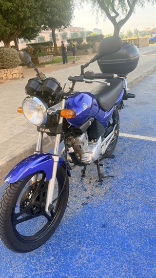 Yamaha YBR125 2006 con Baúl