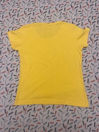 Camiseta amarilla con pedrería, talla M