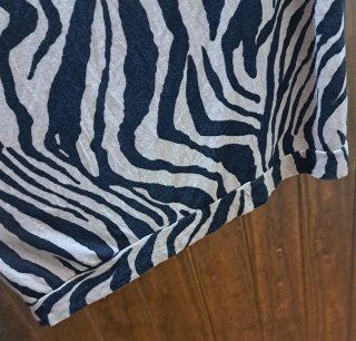 Original camiseta animal print asimétrica