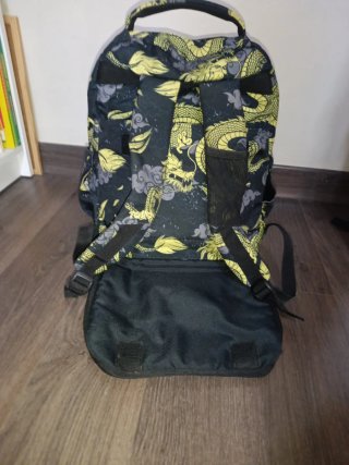 Mochila Totto Negra y Amarilla para carro