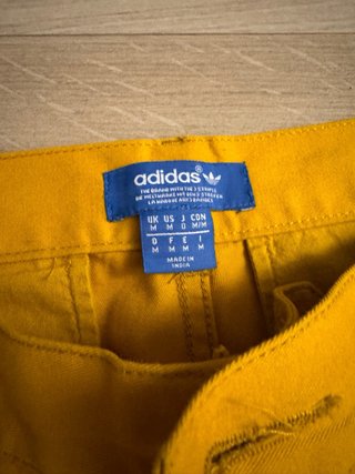 Pantalón Chino Adidas Amarillo