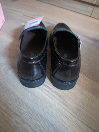 Mocasines charol Via Donni negros talla 36