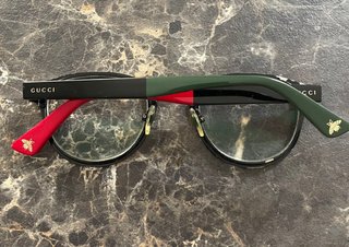 Occhiali Gucci con panno e custodia