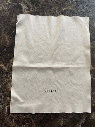 Occhiali Gucci con panno e custodia