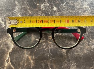 Occhiali Gucci con panno e custodia