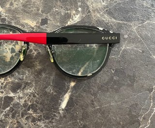 Occhiali Gucci con panno e custodia